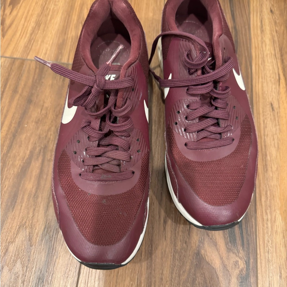 Nike Men's Maroon Athletic Sneakers with White Swoosh - Picture 2 of 6